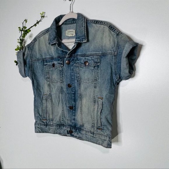 Current/Elliot Rolled Sleeve Trucker Denim Jean Jacket - Picture 2 of 11
